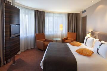 Полулюкс в Отеле Holiday Inn Almaty